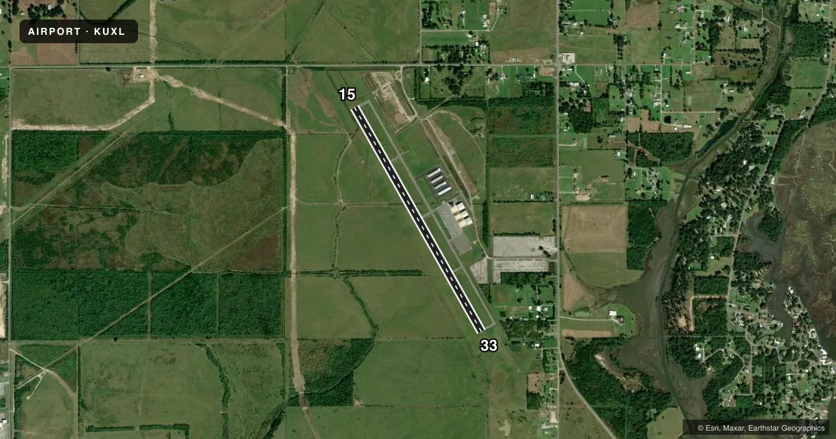 Top-down satellite sketch of KUXL SOUTHLAND FLD in SULPHUR, LOUISIANA, showing runways 15/33 drawn to scale over Esri World Imagery