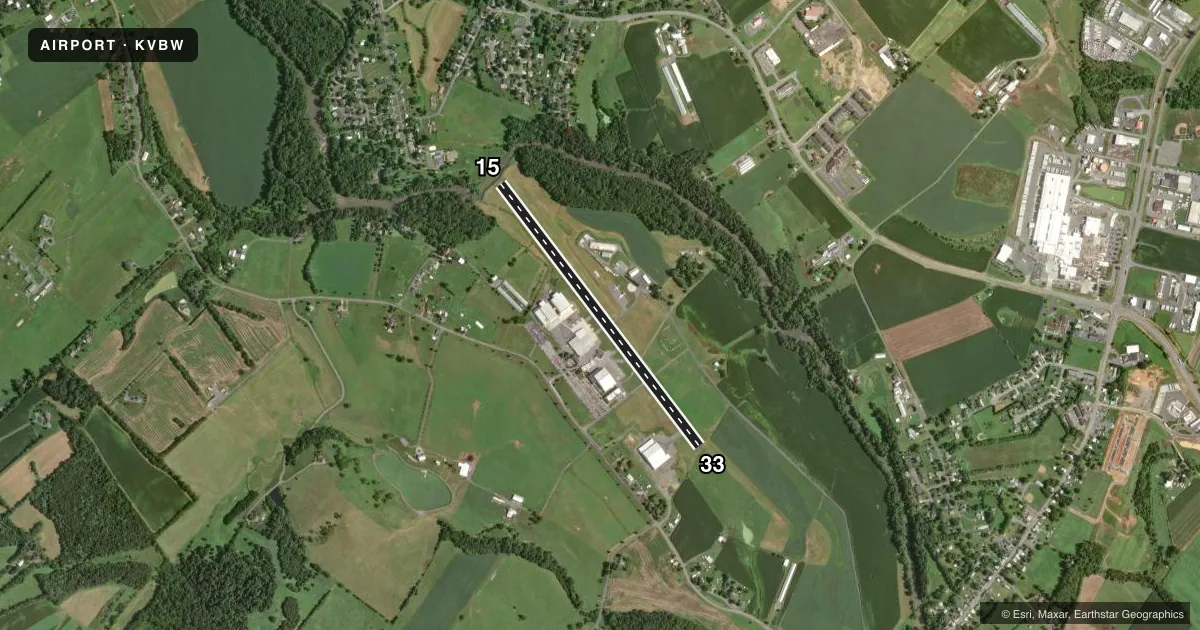 Top-down satellite sketch of KVBW BRIDGEWATER AIR PARK in BRIDGEWATER, VIRGINIA, showing runways 15/33 drawn to scale over Esri World Imagery