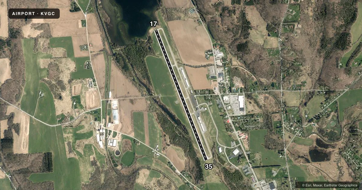 Top-down satellite sketch of KVGC HAMILTON MUNI in HAMILTON, NEW YORK, showing runways 17/35 drawn to scale over Esri World Imagery