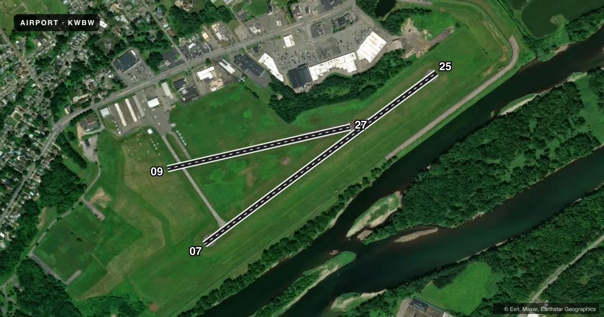 Top-down satellite sketch of KWBW WILKES-BARRE WYOMING VALLEY in WILKES-BARRE, PENNSYLVANIA, showing runways 07/25, 09/27 drawn to scale over Esri World Imagery