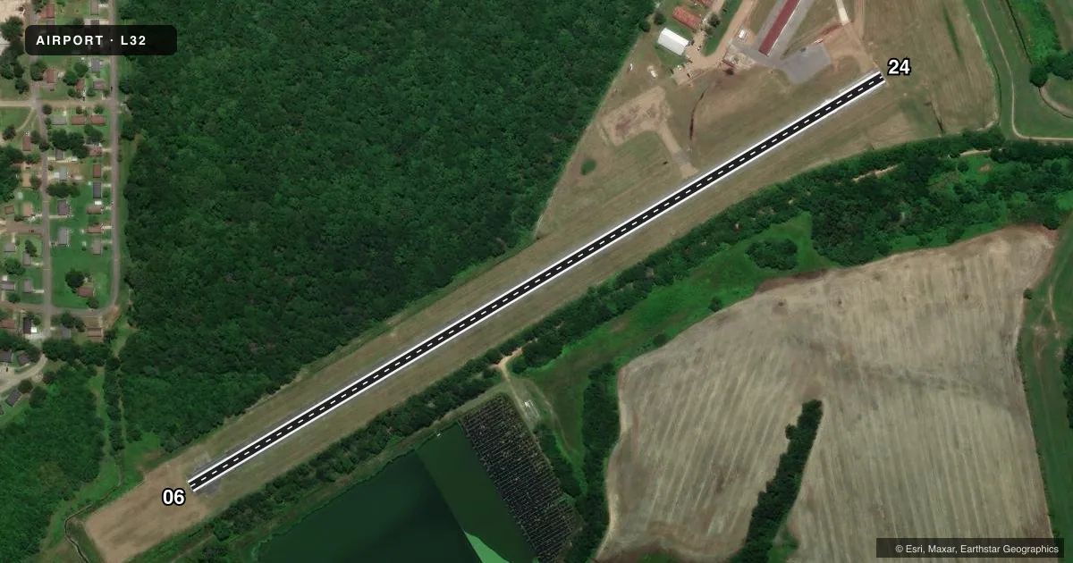 Top-down satellite sketch of L32 JONESVILLE in JONESVILLE, LOUISIANA, showing runways 06/24 drawn to scale over Esri World Imagery