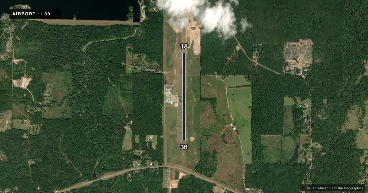 Top-down satellite sketch of L39 LEESVILLE in LEESVILLE, LOUISIANA, showing runways 18/36 drawn to scale over Esri World Imagery