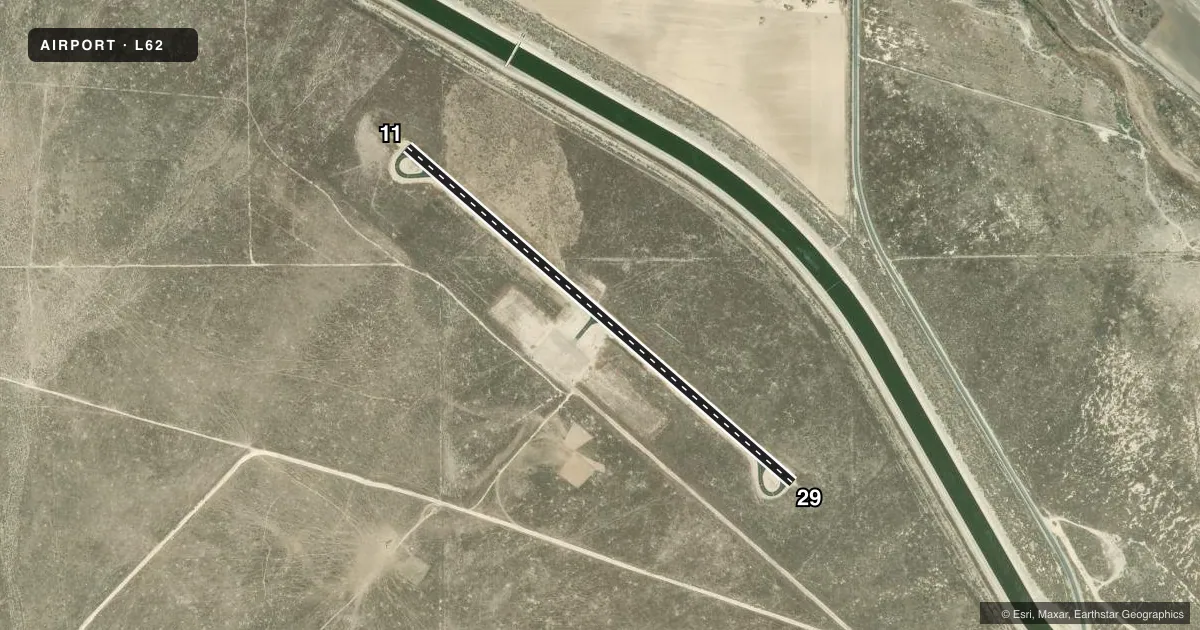Top-down satellite sketch of L62 ELK HILLS-BUTTONWILLOW in BUTTONWILLOW, CALIFORNIA, showing runways 11/29 drawn to scale over Esri World Imagery