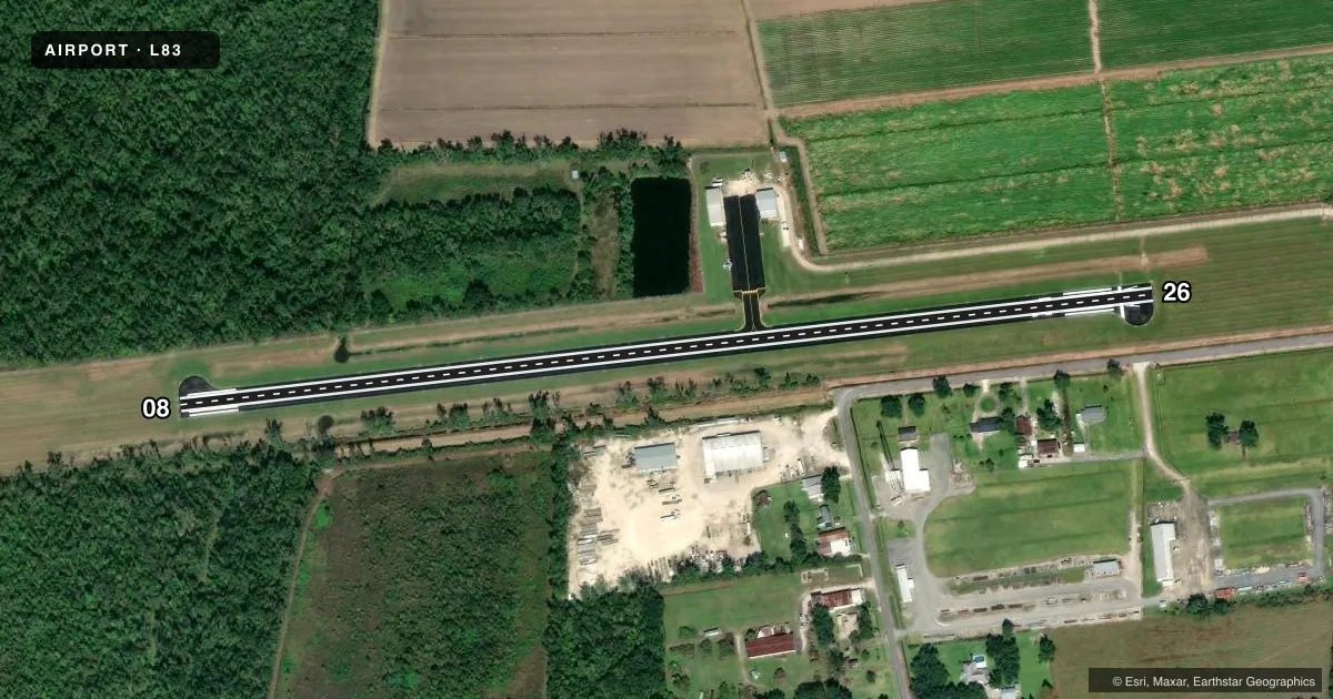 Top-down satellite sketch of L83 THIBODAUX MUNI in THIBODAUX, LOUISIANA, showing runways 08/26 drawn to scale over Esri World Imagery