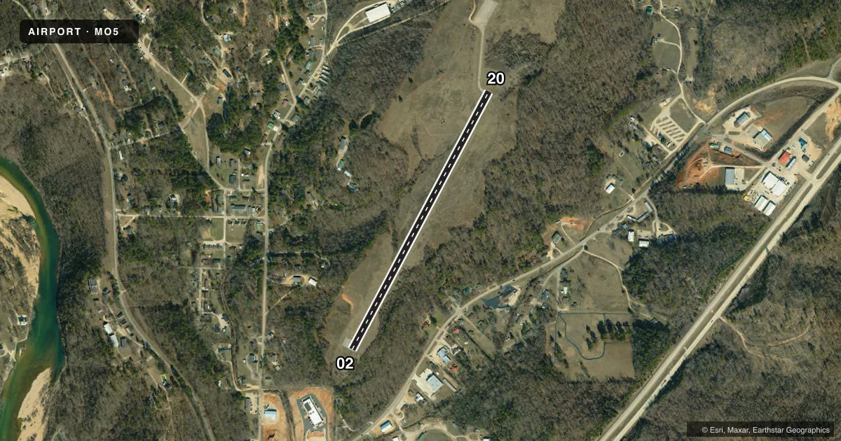 Top-down satellite sketch of MO5 BOLLINGER-CRASS MEML in VAN BUREN, MISSOURI, showing runways 02/20 drawn to scale over Esri World Imagery