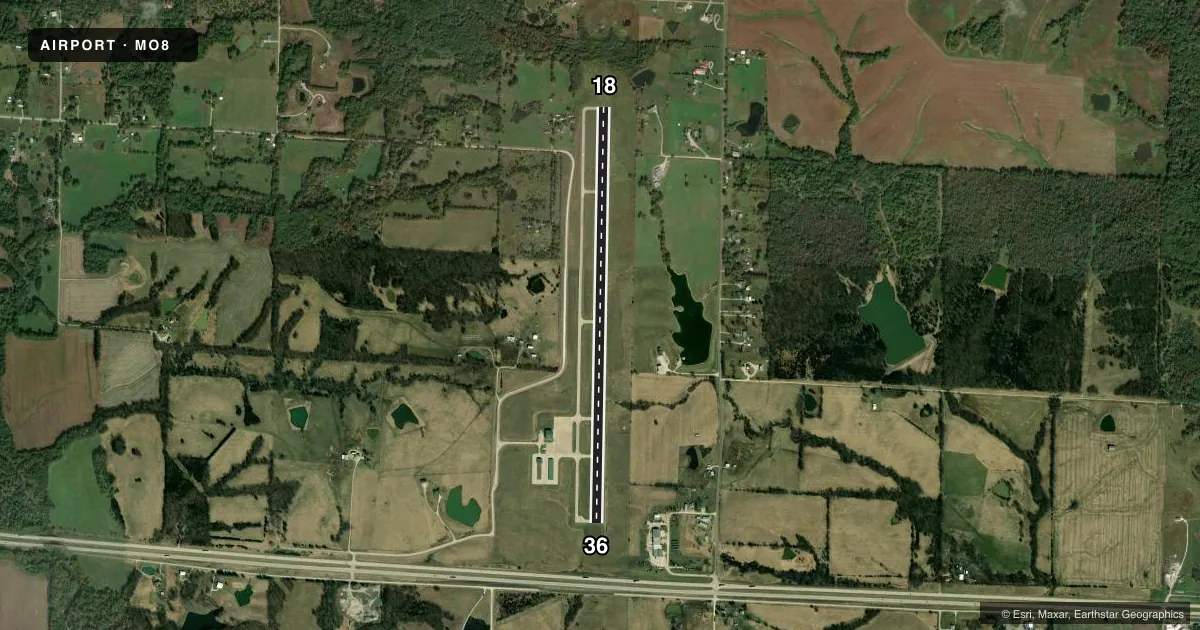 Top-down satellite sketch of MO8 NORTH CENTRAL MISSOURI RGNL in BROOKFIELD, MISSOURI, showing runways 18/36 drawn to scale over Esri World Imagery