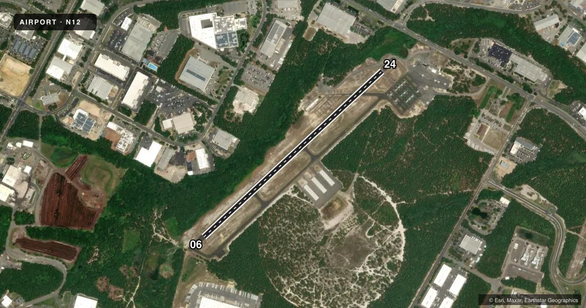Top-down satellite sketch of N12 LAKEWOOD in LAKEWOOD, NEW JERSEY, showing runways 06/24 drawn to scale over Esri World Imagery