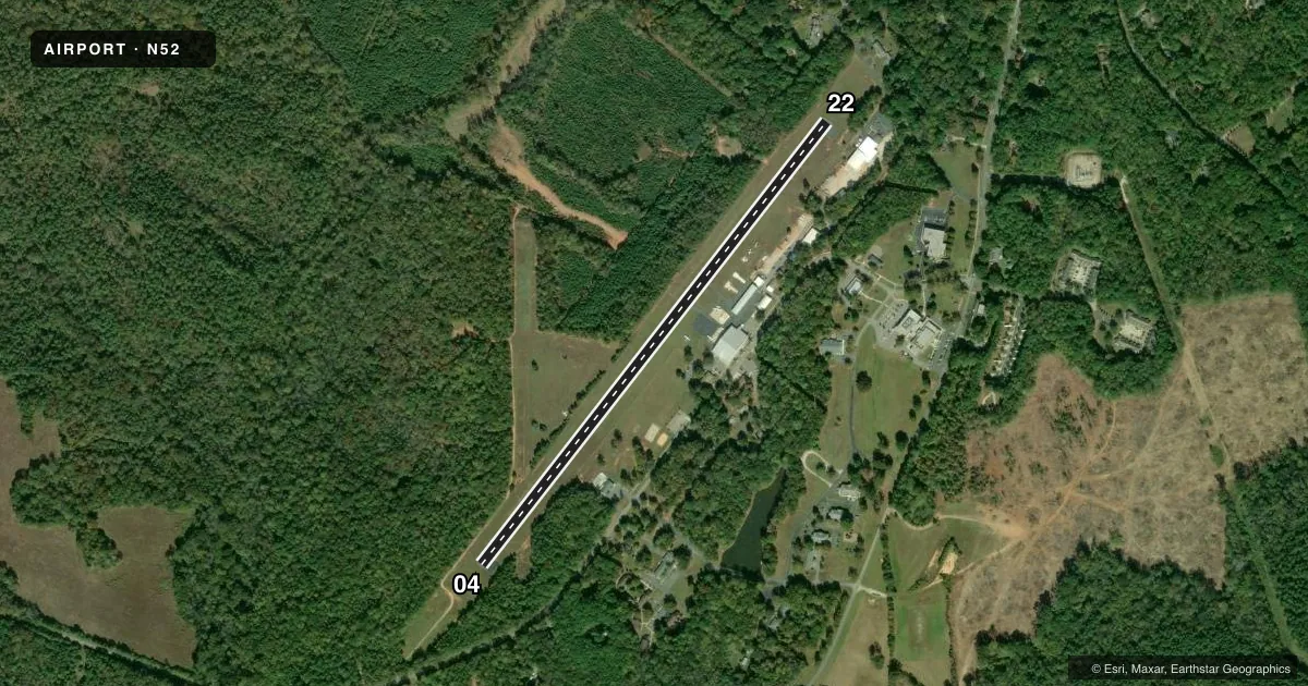 Top-down satellite sketch of N52 JAARS-TOWNSEND in WAXHAW, NORTH CAROLINA, showing runways 04/22 drawn to scale over Esri World Imagery