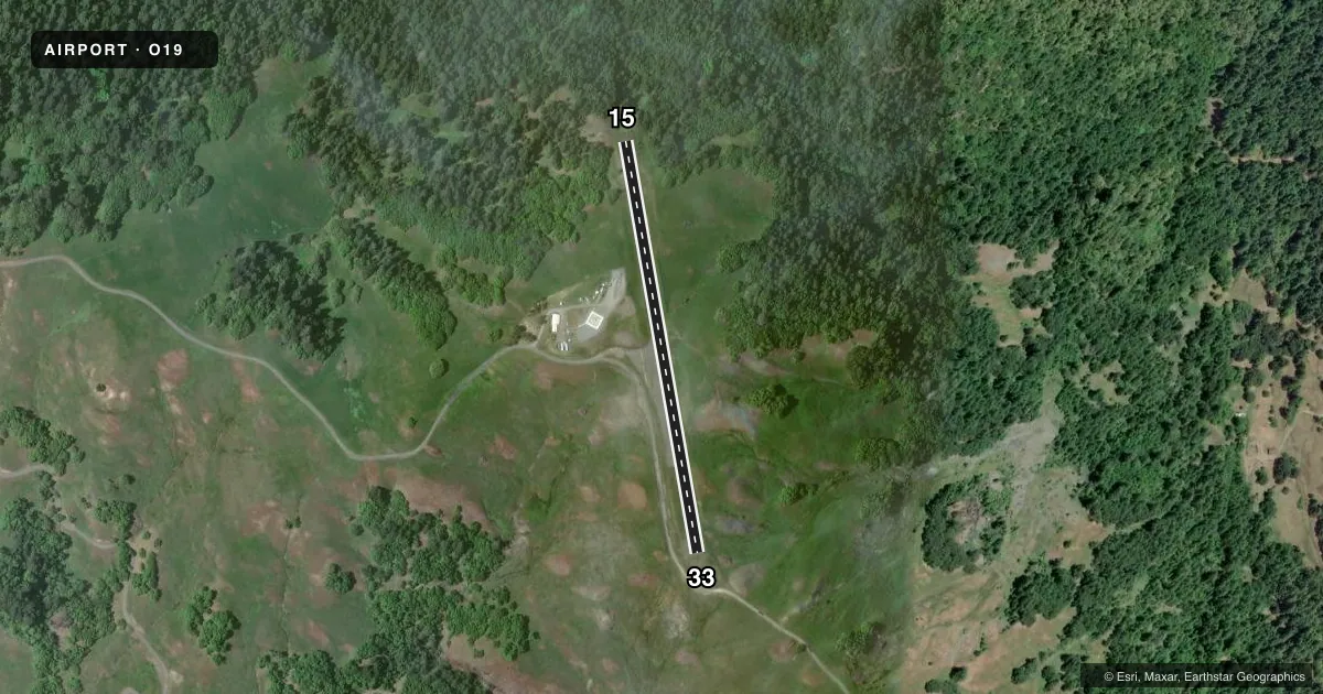 Top-down satellite sketch of O19 KNEELAND in EUREKA, CALIFORNIA, showing runways 15/33 drawn to scale over Esri World Imagery