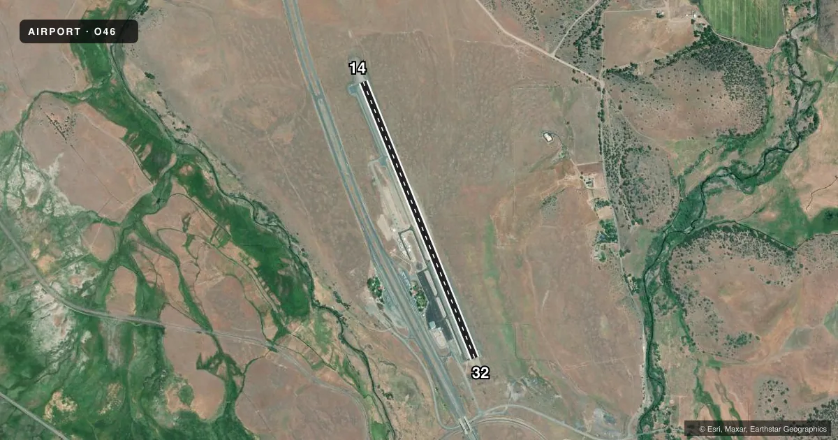 Top-down satellite sketch of O46 WEED in WEED, CALIFORNIA, showing runways 14/32 drawn to scale over Esri World Imagery