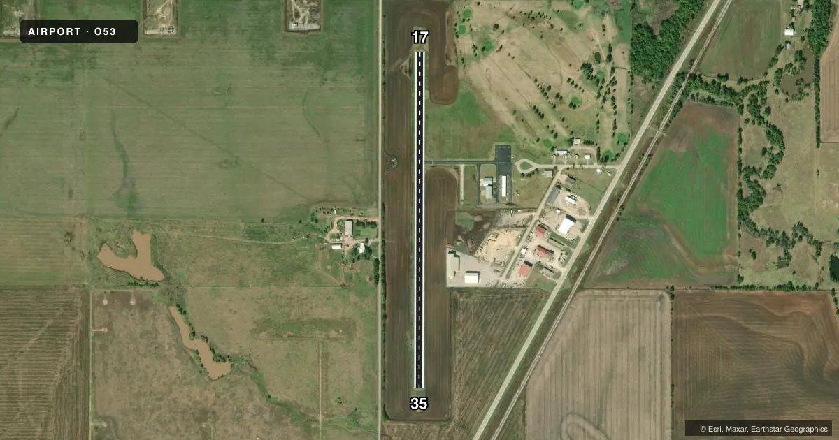 Top-down satellite sketch of O53 MEDFORD MUNI in MEDFORD, OKLAHOMA, showing runways 17/35 drawn to scale over Esri World Imagery