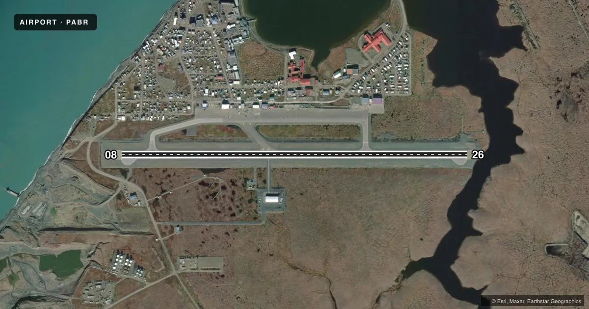 Top-down satellite sketch of PABR WILEY POST-WILL ROGERS MEML in UTQIAGVIK, ALASKA, showing runways 08/26 drawn to scale over Esri World Imagery