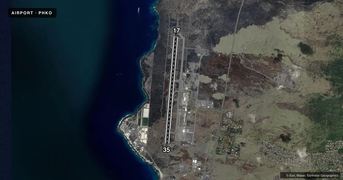 Top-down satellite sketch of PHKO ELLISON ONIZUKA KONA INTL AT KEAHOLE in KAILUA-KONA, HAWAII, showing runways 17/35 drawn to scale over Esri World Imagery