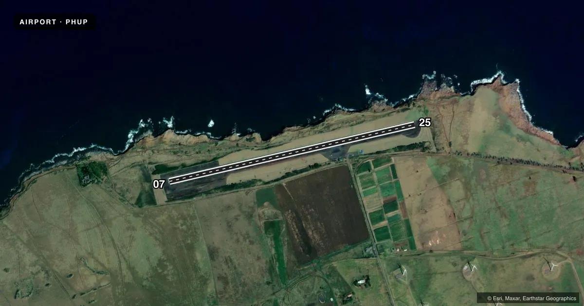 Top-down satellite sketch of PHUP UPOLU in HAWI, HAWAII, showing runways 07/25 drawn to scale over Esri World Imagery