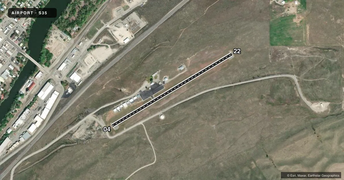 Top-down satellite sketch of S35 OKANOGAN LEGION in OKANOGAN, WASHINGTON, showing runways 04/22 drawn to scale over Esri World Imagery