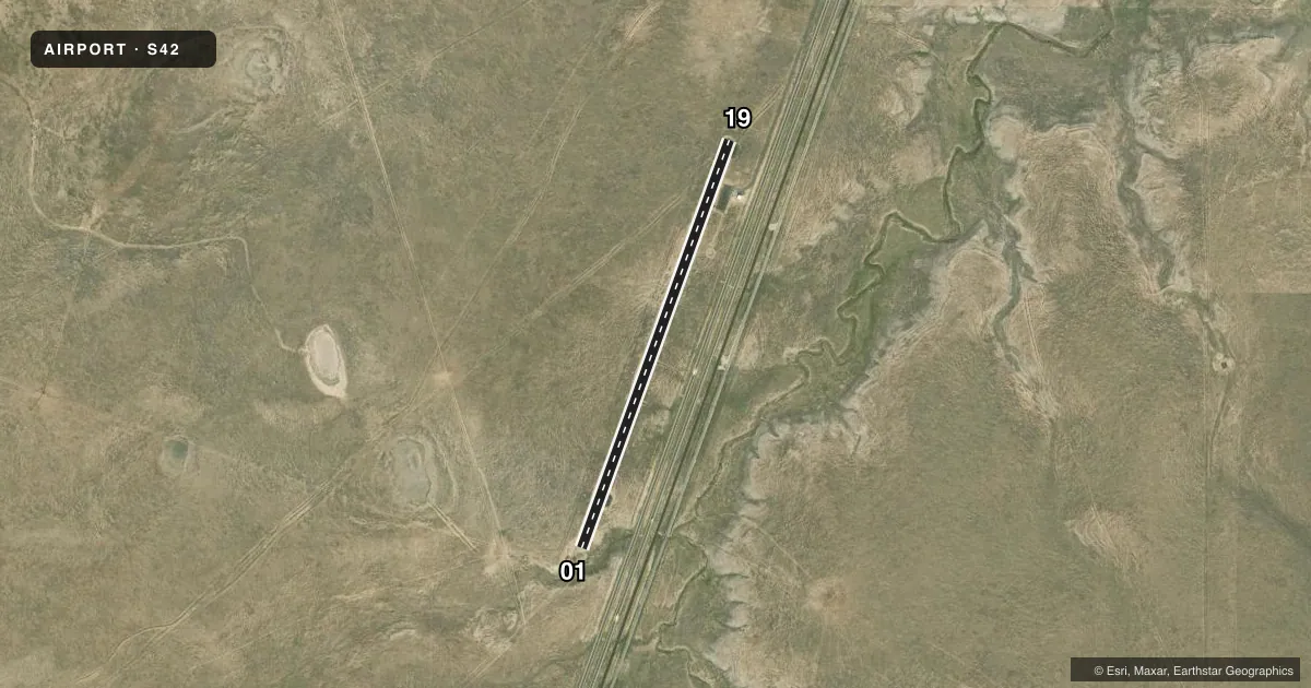 Top-down satellite sketch of S42 SPRINGER MUNI in SPRINGER, NEW MEXICO, showing runways 01/19 drawn to scale over Esri World Imagery