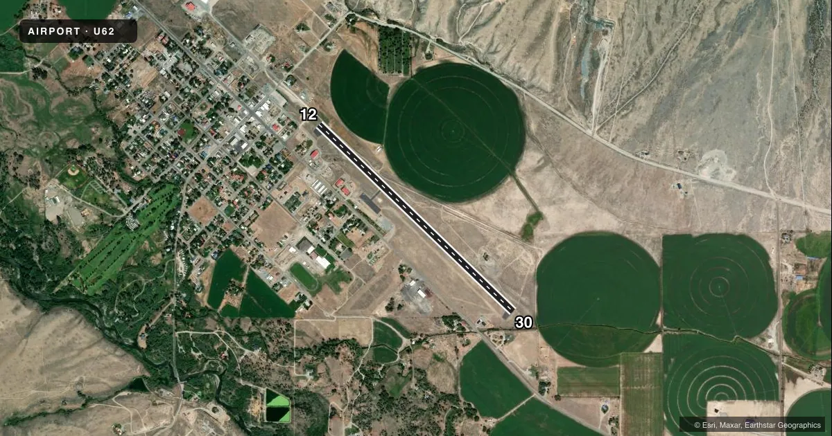 Top-down satellite sketch of U62 MACKAY in MACKAY, IDAHO, showing runways 12/30 drawn to scale over Esri World Imagery