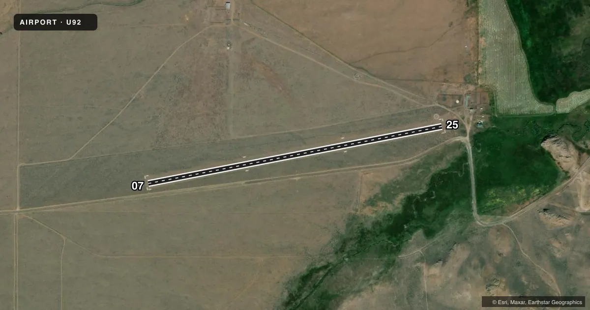 Top-down satellite sketch of U92 ANTELOPE VALLEY in MOORE, IDAHO, showing runways 07/25 drawn to scale over Esri World Imagery