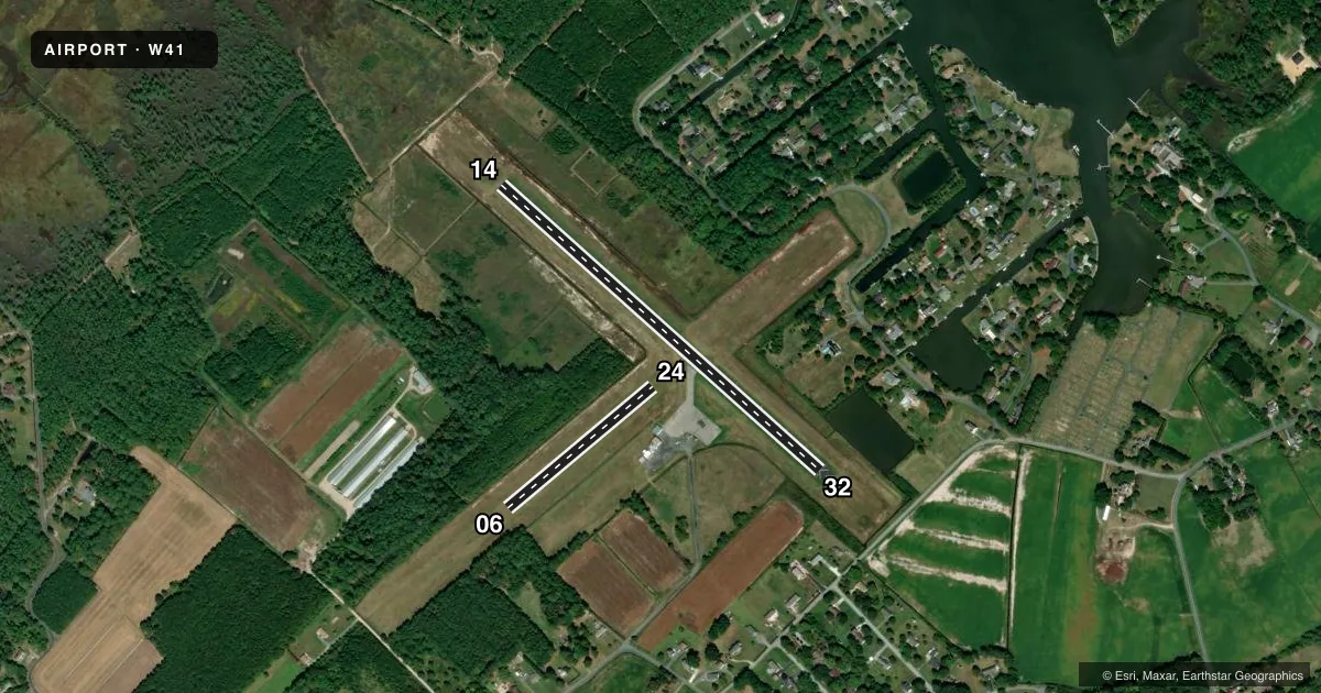 Top-down satellite sketch of W41 CRISFIELD-SOMERSET COUNTY in CRISFIELD, MARYLAND, showing runways 14/32, 06/24 drawn to scale over Esri World Imagery