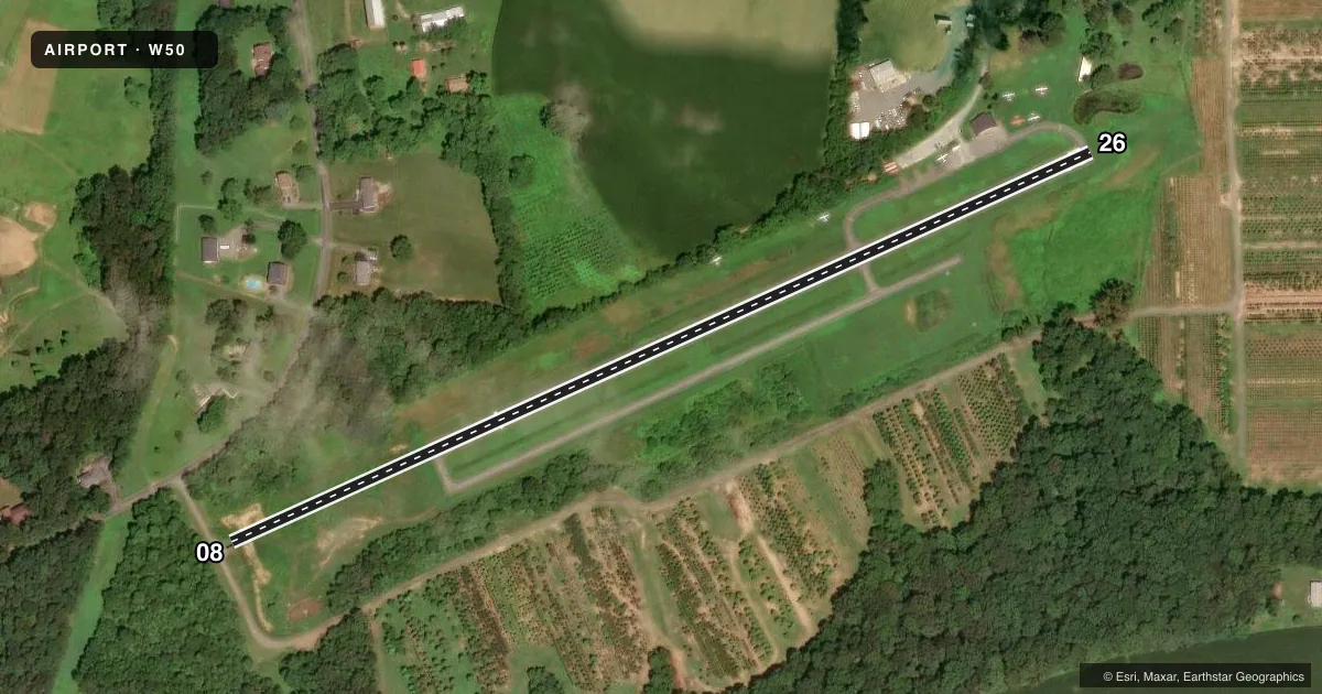 Top-down satellite sketch of W50 DAVIS in LAYTONSVILLE, MARYLAND, showing runways 08/26 drawn to scale over Esri World Imagery