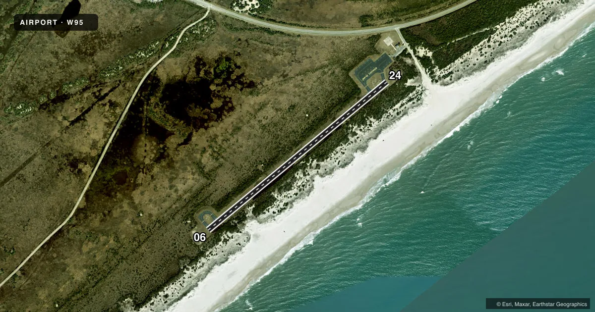 Top-down satellite sketch of W95 OCRACOKE ISLAND in OCRACOKE, NORTH CAROLINA, showing runways 06/24 drawn to scale over Esri World Imagery