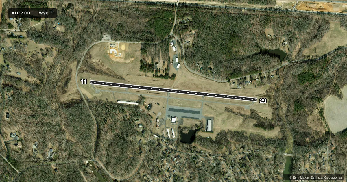 Top-down satellite sketch of W96 NEW KENT COUNTY in QUINTON, VIRGINIA, showing runways 11/29 drawn to scale over Esri World Imagery