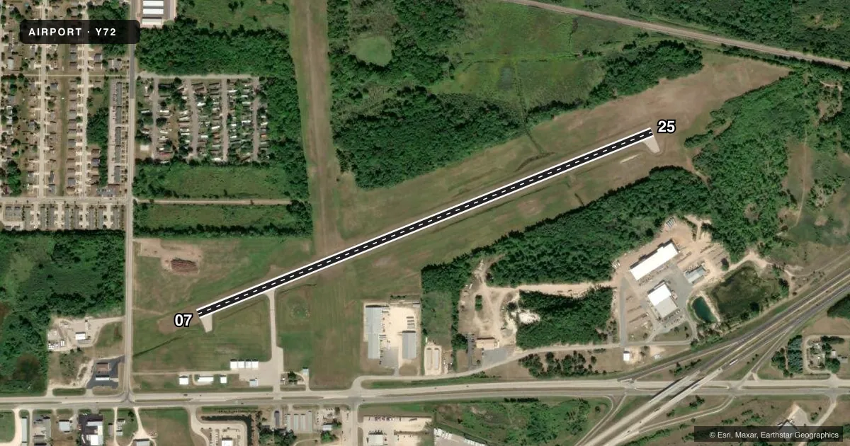 Top-down satellite sketch of Y72 BLOYER FLD in TOMAH, WISCONSIN, showing runways 07/25 drawn to scale over Esri World Imagery